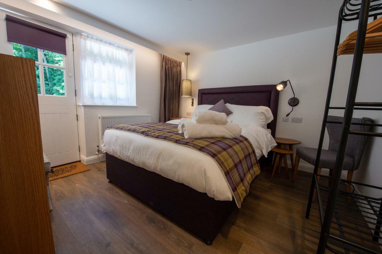 The Withies Inn Godalming Extérieur photo
